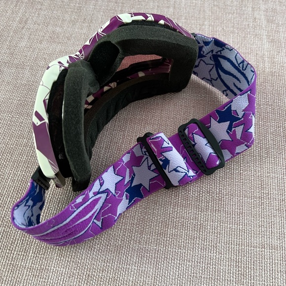 Smith Women’s snowboarding goggles purple with stars - Picture 2 of 3